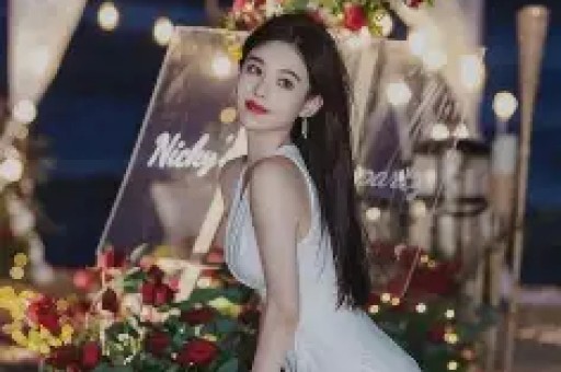 电梯门女主又爆猛料！而后她账号被封了……