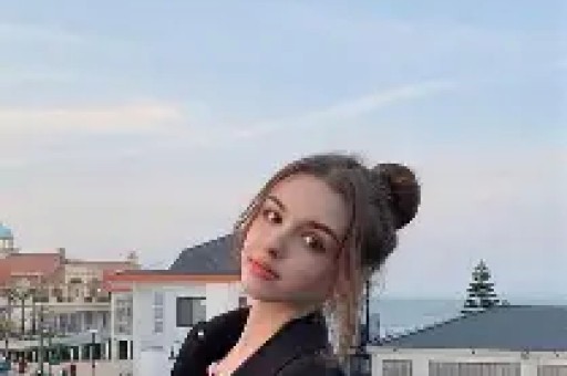 亚马尔世界杯首球背后的爱情故事：与模特伊内斯的甜蜜关系