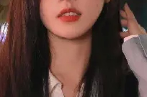 抖音初代网红 x 严谨泳装照